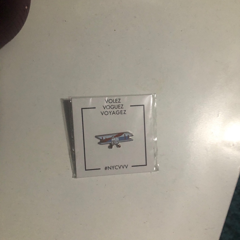 Louis Vuitton x Pintrill Volez Voyuez Voyagez Pin